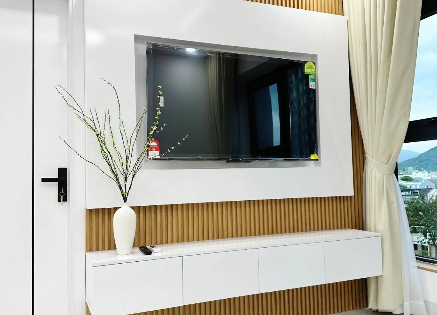 Strand Apartment Nha Trang 0*,